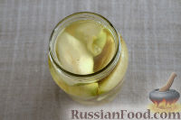 Фото приготовления рецепта: Салат из оливок и яиц с ветчиной - шаг №7