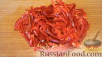Фото приготовления рецепта: Салат по-корейски с зелёными помидорами и морковью - шаг №2