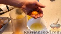Фото приготовления рецепта: Салат с кальмарами, яйцами и овощами - шаг №4