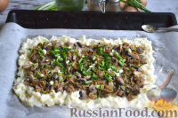 Фото приготовления рецепта: Праздничный картофельный рулет с грибами - шаг №6