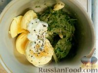Фото приготовления рецепта: Яйца, фаршированные свежими огурцами - шаг №3