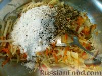 Фото приготовления рецепта: Картофельные драники с морковью и луком - шаг №6