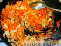 Фото приготовления рецепта: Картофельные драники с морковью и луком - шаг №3