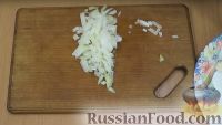 Фото приготовления рецепта: Тушеный хек в томатном соусе с овощами - шаг №3