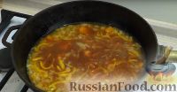 Фото приготовления рецепта: Тушеный хек в томатном соусе с овощами - шаг №8