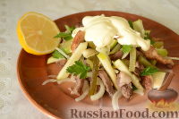 Фото приготовления рецепта: Мясной салат "Пражский" - шаг №6