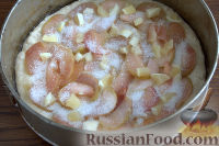 Фото приготовления рецепта: Заливной пирог из творожного теста, с яблоками - шаг №7