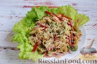 Фото приготовления рецепта: Горячий салат-гарнир с грибами - шаг №10