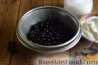 Фото приготовления рецепта: Пирог с черноплодной рябиной - шаг №4