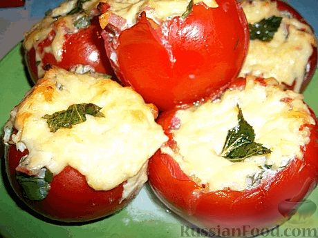 Фаршированные помидоры с фаршем и сыром в духовке: рецепт - Лайфхакер