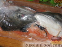 Фото приготовления рецепта: Щи из лососевых голов с морской капустой - шаг №1