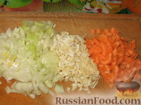 Фото приготовления рецепта: Щи из лососевых голов с морской капустой - шаг №3