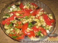 Фото к рецепту: Салат из баклажанов и помидор