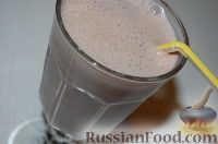 Фото к рецепту: Шоколадный коктейль с молоком и овсянкой