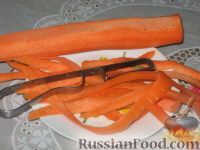 Фото приготовления рецепта: Салат из кальмаров, свежих помидоров и огурцов - шаг №12