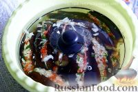 Фото приготовления рецепта: Квашеные баклажаны с капустой - шаг №8