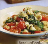 Фото к рецепту: Макароны с помидорами и шпинатом