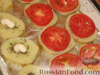 Фото приготовления рецепта: Картофель, запеченный с мясом и помидорами - шаг №3