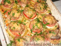Фото приготовления рецепта: Картофель, запеченный с мясом и помидорами - шаг №6