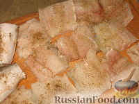 Фото приготовления рецепта: Рыба в кабачке - шаг №2