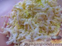 Фото приготовления рецепта: Свекольный салат с крабовыми палочками - шаг №4