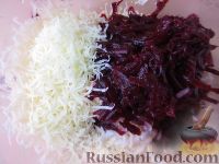 Фото приготовления рецепта: Свекольный салат с крабовыми палочками - шаг №5