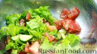 Фото приготовления рецепта: Салат с тунцом - шаг №7