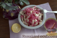 Фото приготовления рецепта: Салат с кольраби - шаг №8
