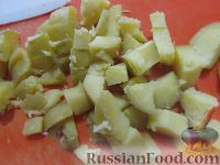 Фото приготовления рецепта: Немецкий картофельный салат с солеными огурцами и копченой колбасой - шаг №1