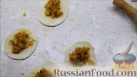 Фото приготовления рецепта: Домашние пирожки с капустой (в духовке) - шаг №10