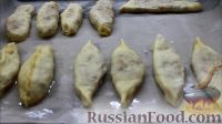 Фото приготовления рецепта: Домашние пирожки с капустой (в духовке) - шаг №11