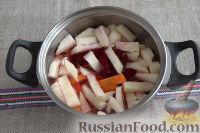 Фото приготовления рецепта: Маринованная кольраби (со свеклой и морковью) - шаг №3