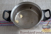 Фото приготовления рецепта: Маринованная кольраби (со свеклой и морковью) - шаг №5