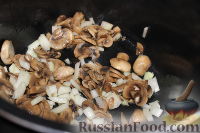 Фото приготовления рецепта: Гречка с мясом и грибами (в мультиварке) - шаг №6