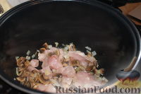 Фото приготовления рецепта: Гречка с мясом и грибами (в мультиварке) - шаг №7