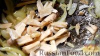 Фото приготовления рецепта: Свинина, фаршированная грибами, куриным филе и сыром - шаг №7