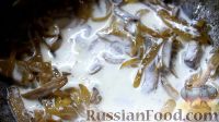 Фото приготовления рецепта: Свинина, фаршированная грибами, куриным филе и сыром - шаг №10