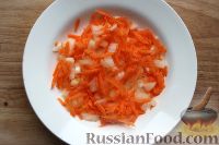 Фото приготовления рецепта: Поджарка из лука и моркови - шаг №5