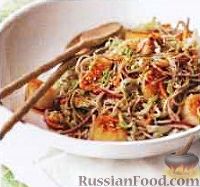 Фото к рецепту: Салат из пекинской капусты, со спагетти и морскими гребешками