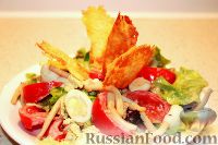 Фото к рецепту: Салат с кальмарами, яйцами и овощами