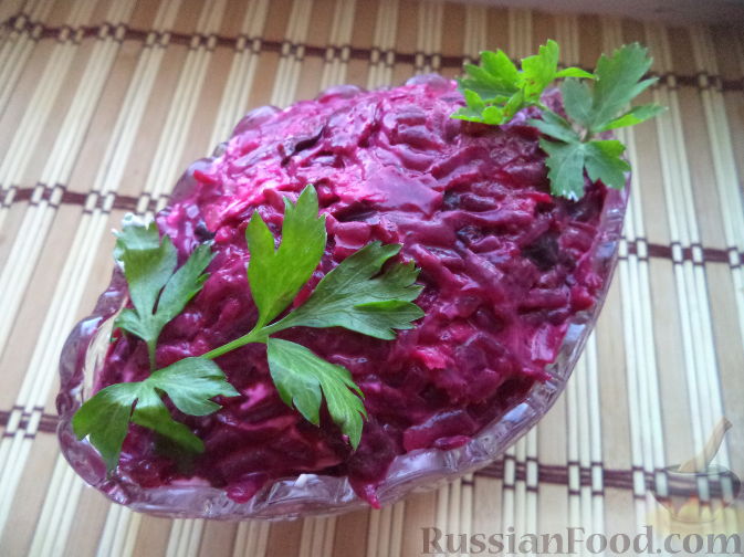 Салат слоеный с черносливом, пошаговый рецепт на 18 ккал, фото, ингредиенты - Апрель