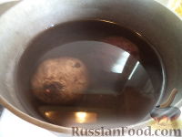 Фото приготовления рецепта: Свёкла с чесноком и черносливом - шаг №2