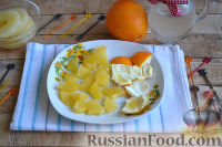 Фото приготовления рецепта: Канапе с ананасами, курицей и апельсинами - шаг №6