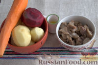 Фото приготовления рецепта: Быстрая картошка в духовке, со свеклой, морковью и грибами - шаг №1