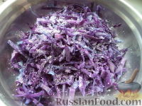 Фото приготовления рецепта: Салат из краснокачанной капусты - шаг №6