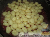Фото приготовления рецепта: Ньокки (паста) с томатно-луковым соусом - шаг №5
