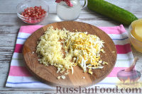 Фото приготовления рецепта: Салат с курицей и ананасами - шаг №4