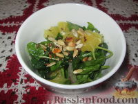 Фото к рецепту: Салат из шпината с апельсином и орешками