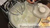 Фото приготовления рецепта: Бисквитный торт со сметанным кремом - шаг №3