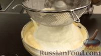 Фото приготовления рецепта: Бисквитный торт со сметанным кремом - шаг №6